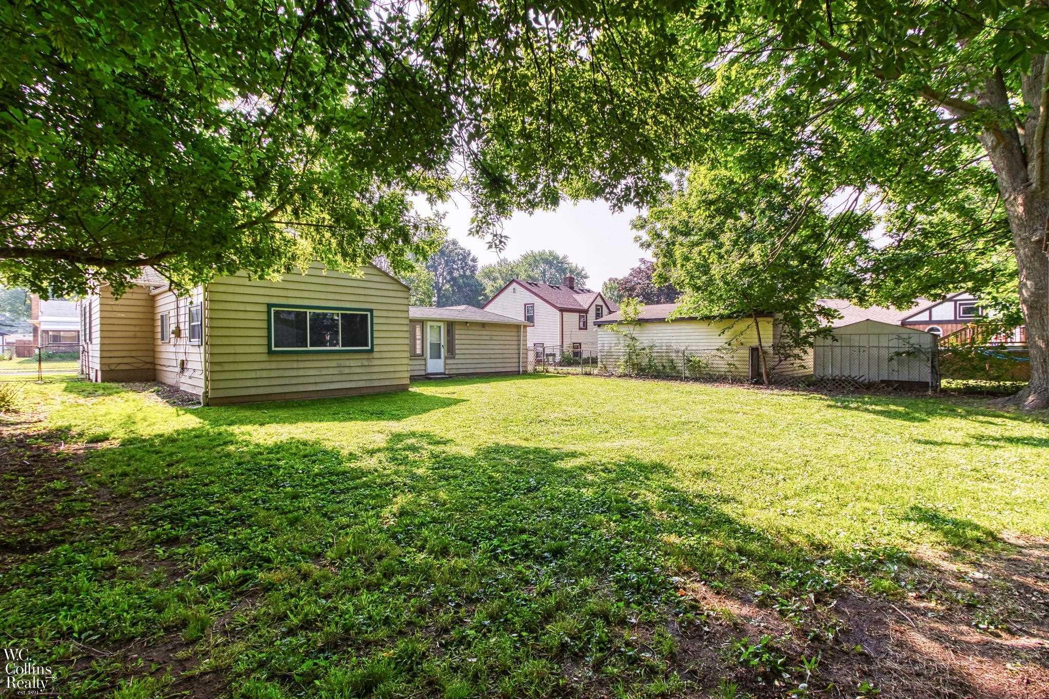 23149 Rausch Avenue Eastpointe, MI 48021 - Photo 47 of 48 50117017-46.JPG
