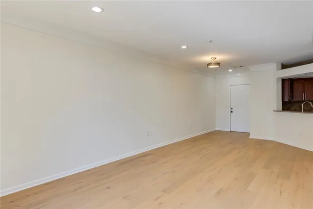 a view of empty room with window