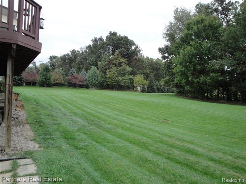 1927 Sundance Ridge Howell, MI 48843 - Photo 7 of 25 Back Yard