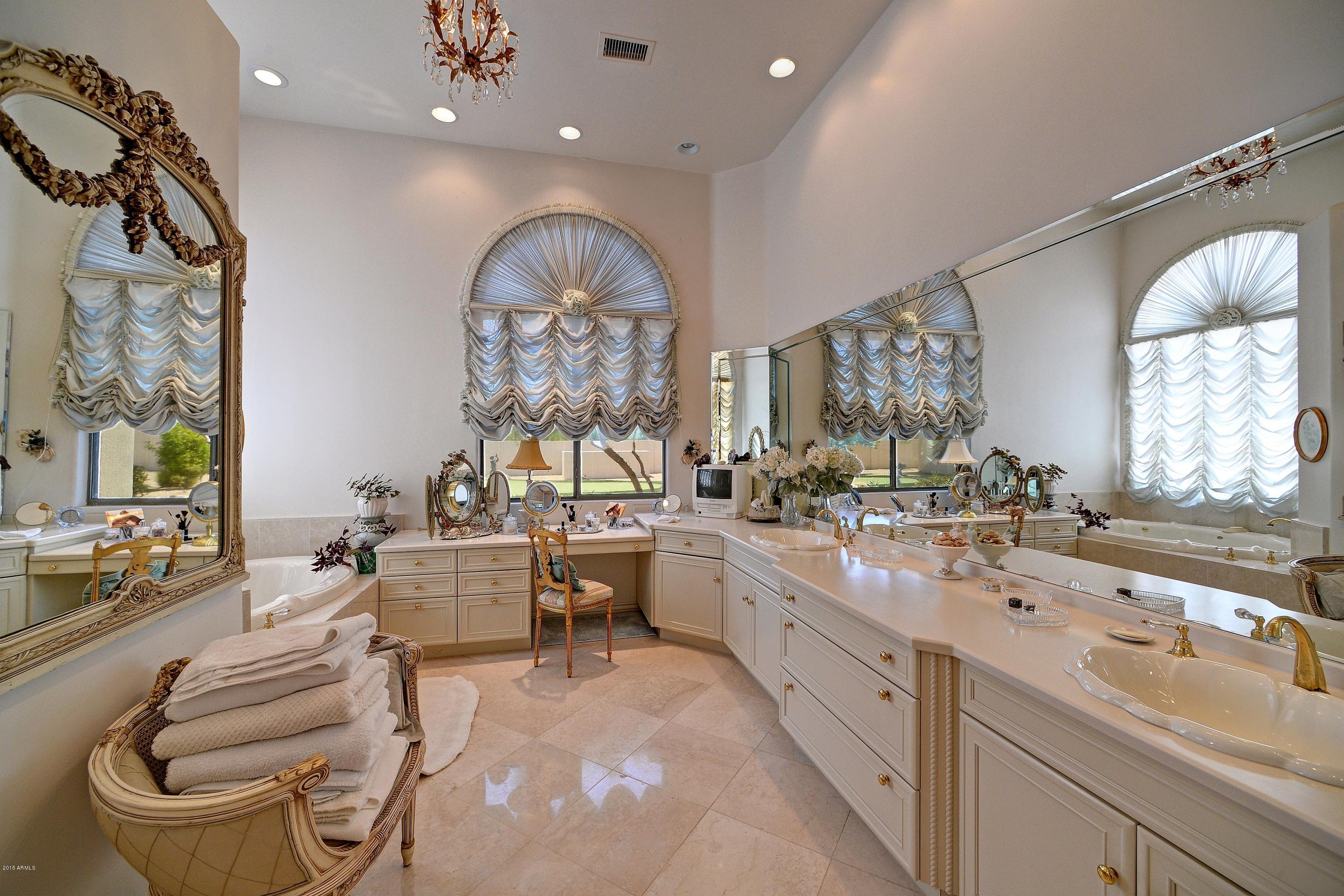 8205 North Coconino Road Paradise Valley, AZ 85253 - Photo 11 of 25 010_Master Bathroom