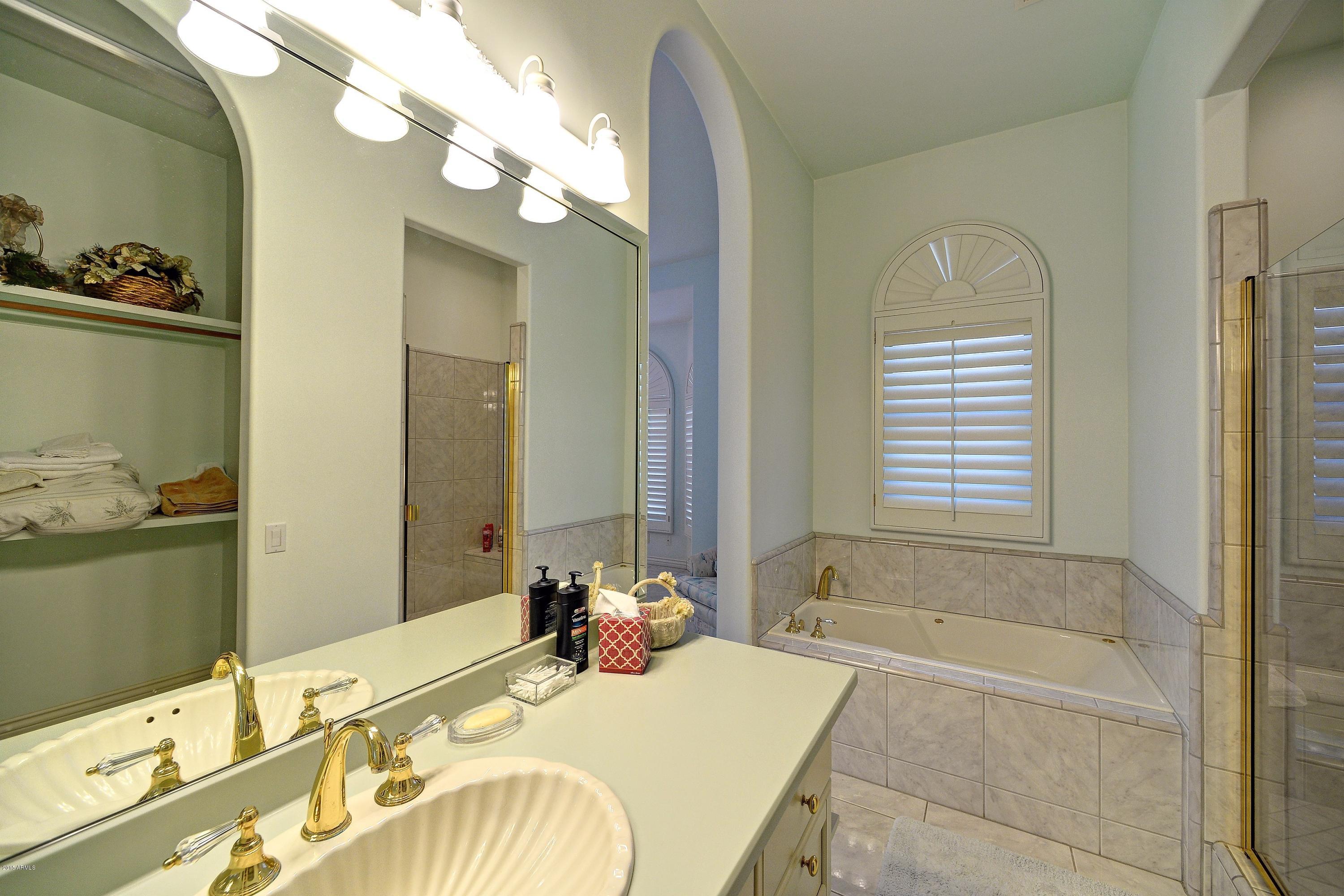 8205 North Coconino Road Paradise Valley, AZ 85253 - Photo 12 of 25 005_Suite Bathroom