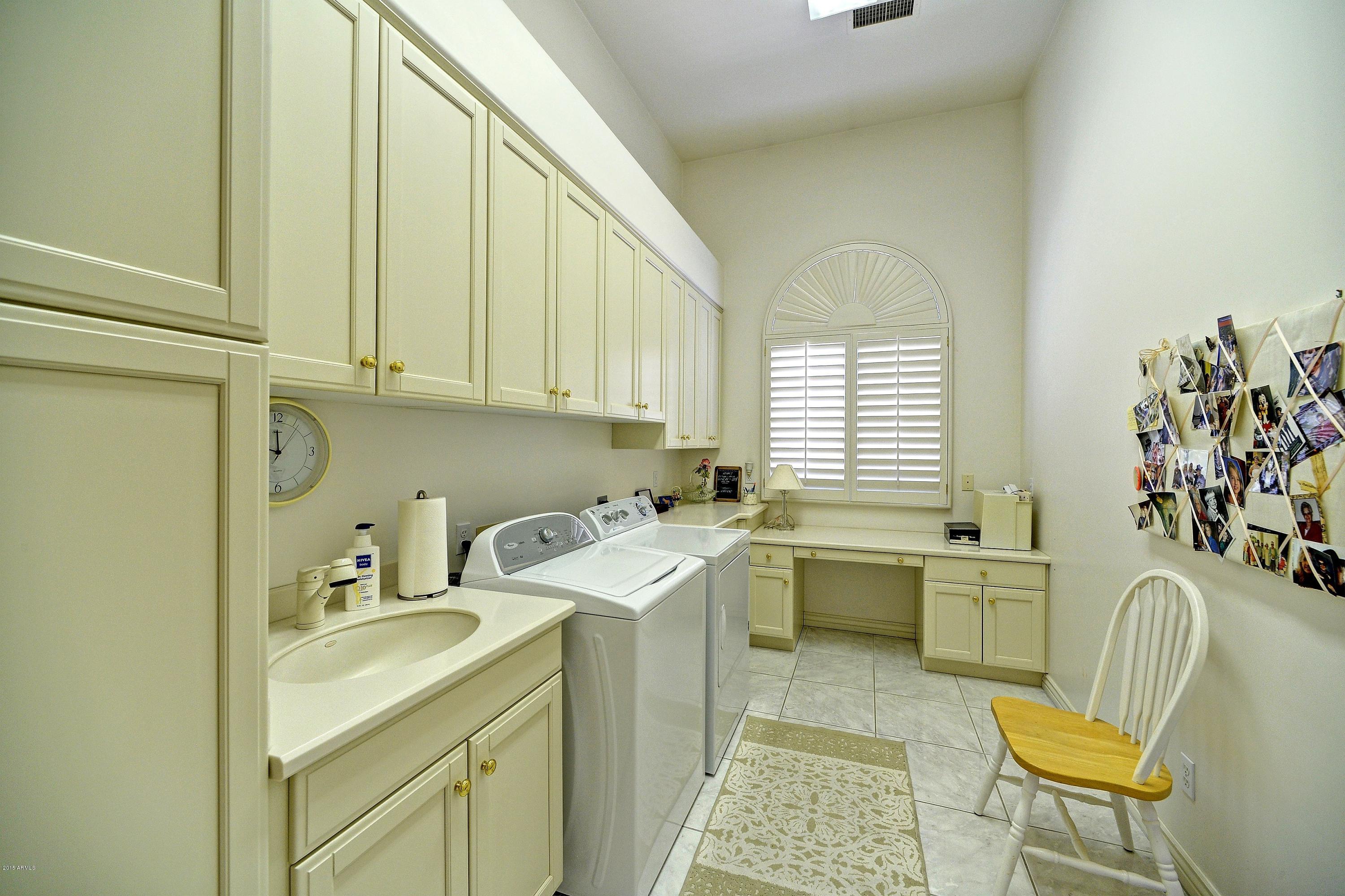 8205 North Coconino Road Paradise Valley, AZ 85253 - Photo 16 of 25 016_Laundry