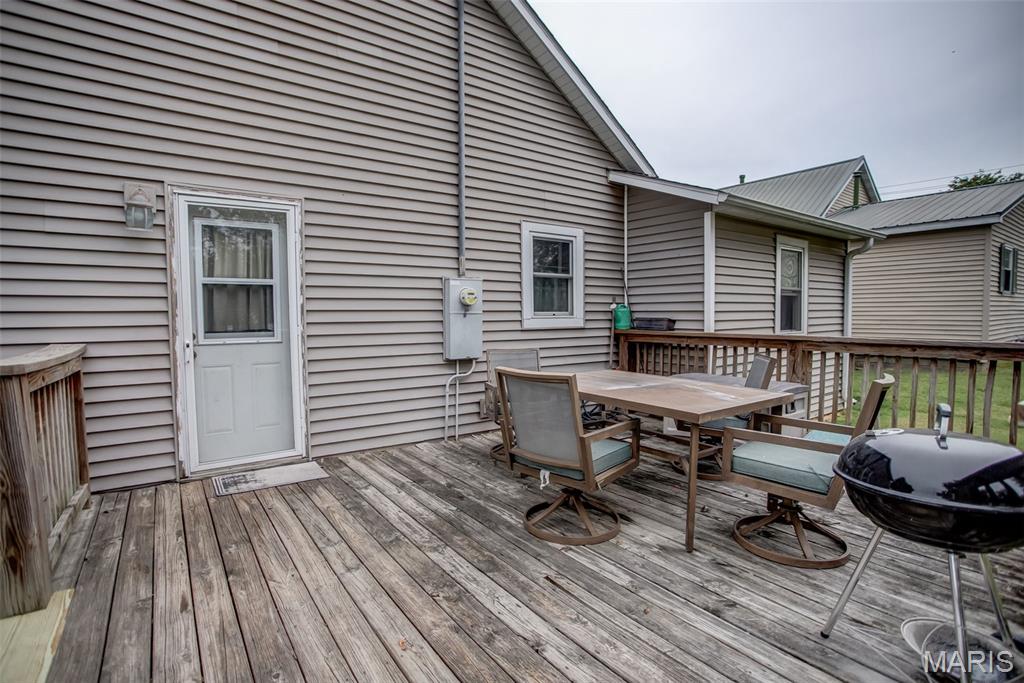 309 Pine Carrollton, IL 62016 - Photo 6 of 29