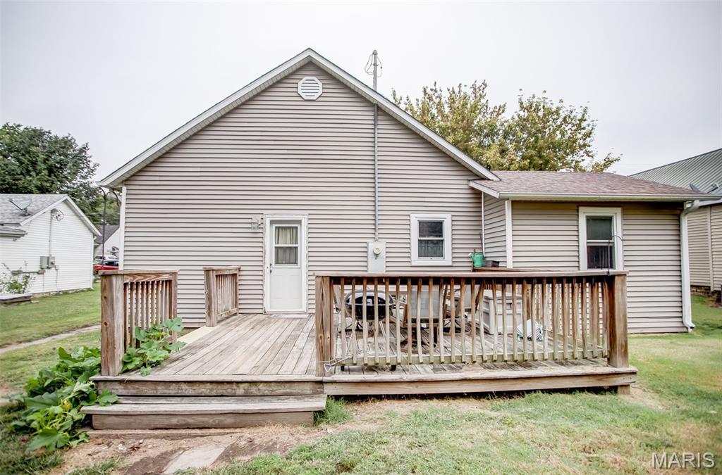 309 Pine Carrollton, IL 62016 - Photo 8 of 29