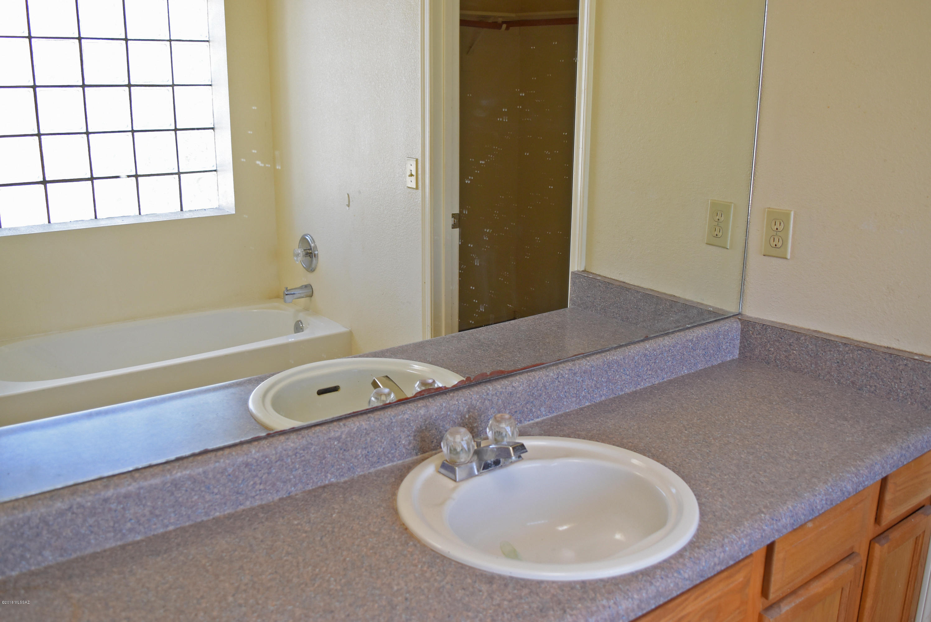 549 Horacio Court Rio Rico, AZ 85648 - Photo 8 of 13