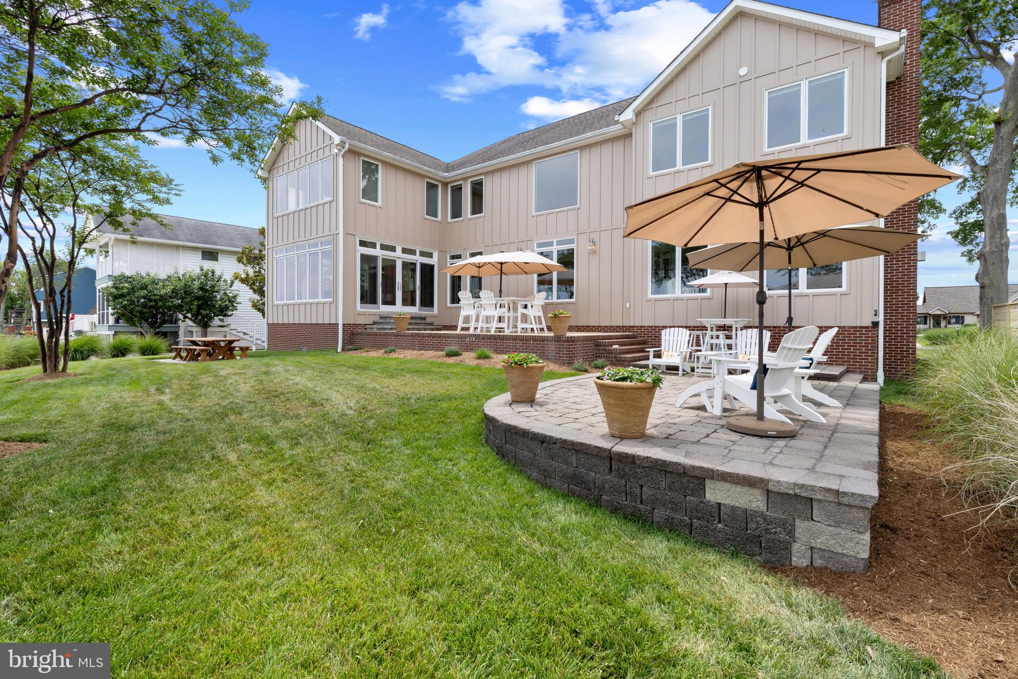 3733 Thomas Point Road Annapolis, MD 21403 - Photo 40 of 46 Multiple areas for entertaining