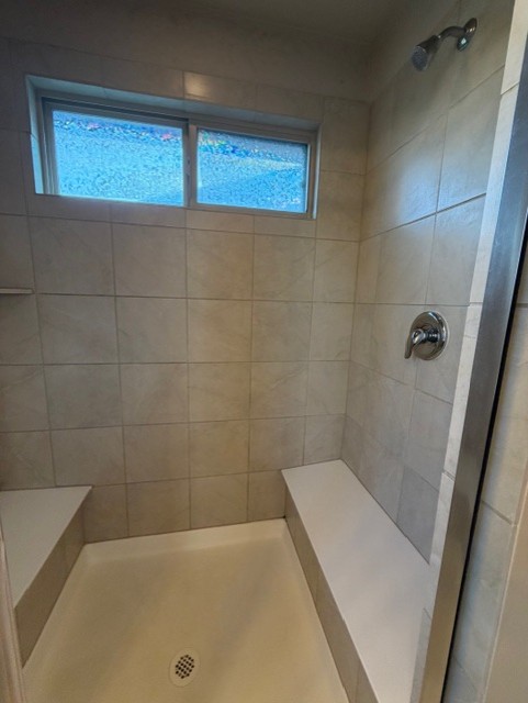 918 Silo Street San Marcos, TX 78666 - Photo 19 of 24 a bathroom with a tub