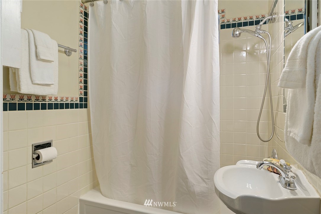 708 North 64th Street Seattle, WA 98103 - Photo 14 of 39 Gallery Image 14