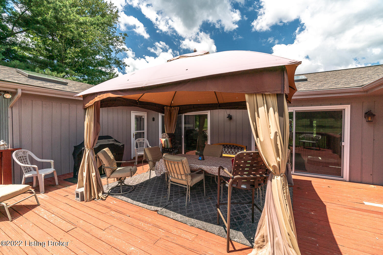 1939 Cardinal Harbour Road Prospect, KY 40059 - Photo 42 of 68 Gazebo/canopy do not stay