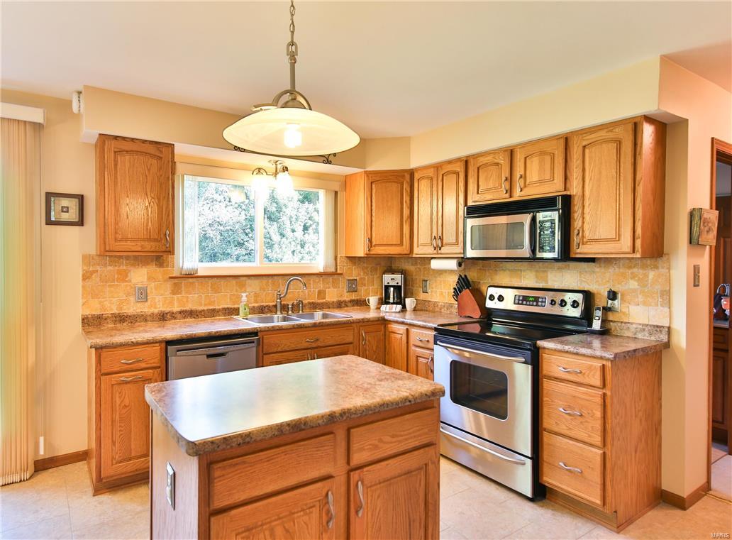 782 Strafford Ridge Drive Ballwin, MO 63021 - Photo 12 of 54 Gallery Image 12