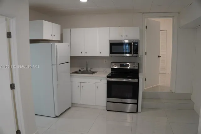 $2,399 | 61 Southwest 58th Court, Unit D, Miami, FL 33144