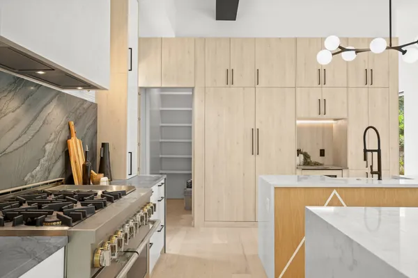 $2,599,000 | 2215 South 3rd Street, Austin, TX 78704