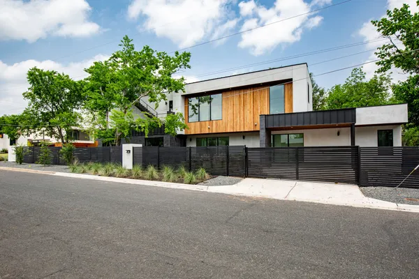 $2,599,000 | 2215 South 3rd Street, Austin, TX 78704