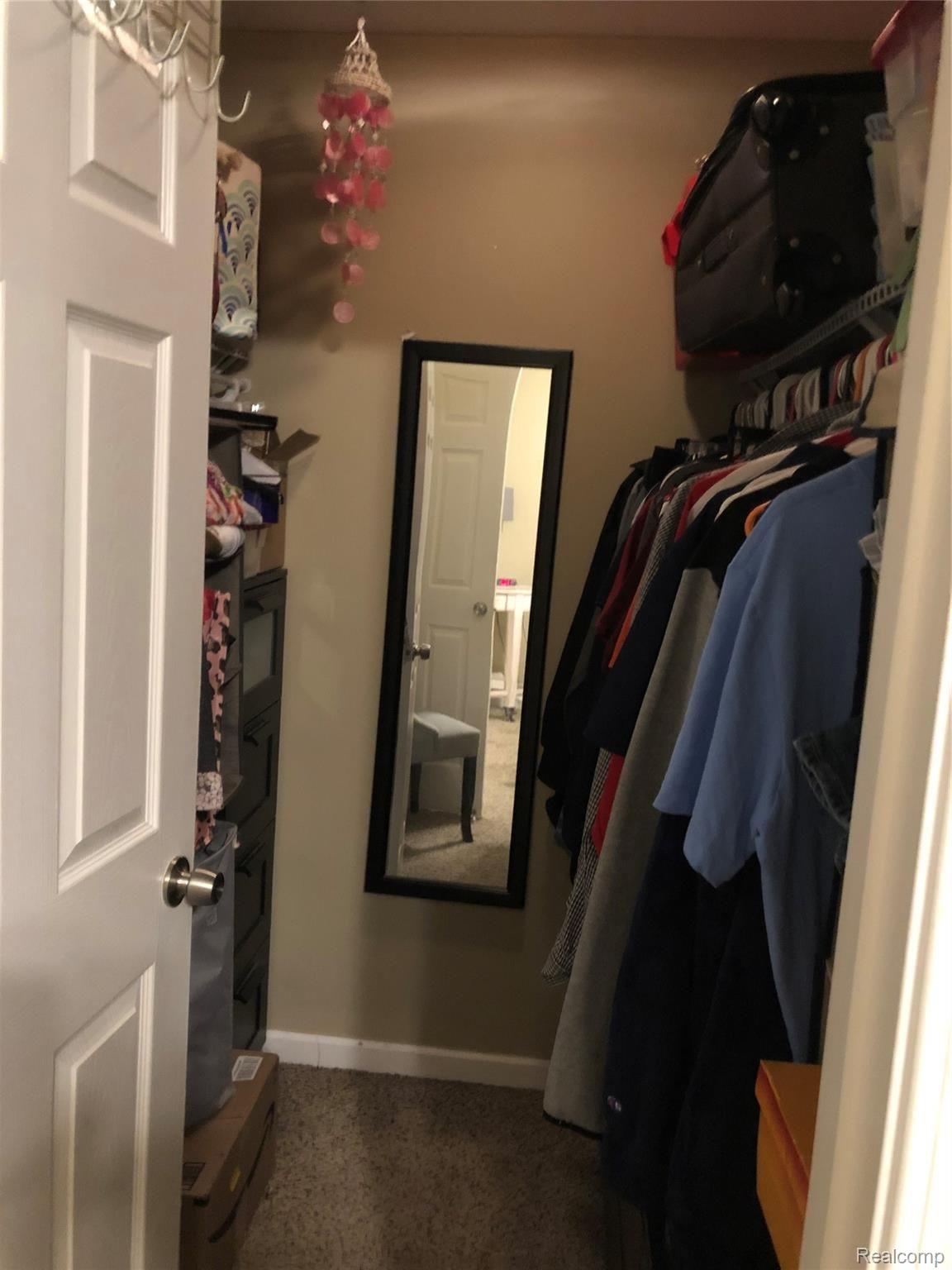 5910 North Beck Road Canton, MI 48187 - Photo 18 of 38 Owners walk in closet is 6'x6'!!