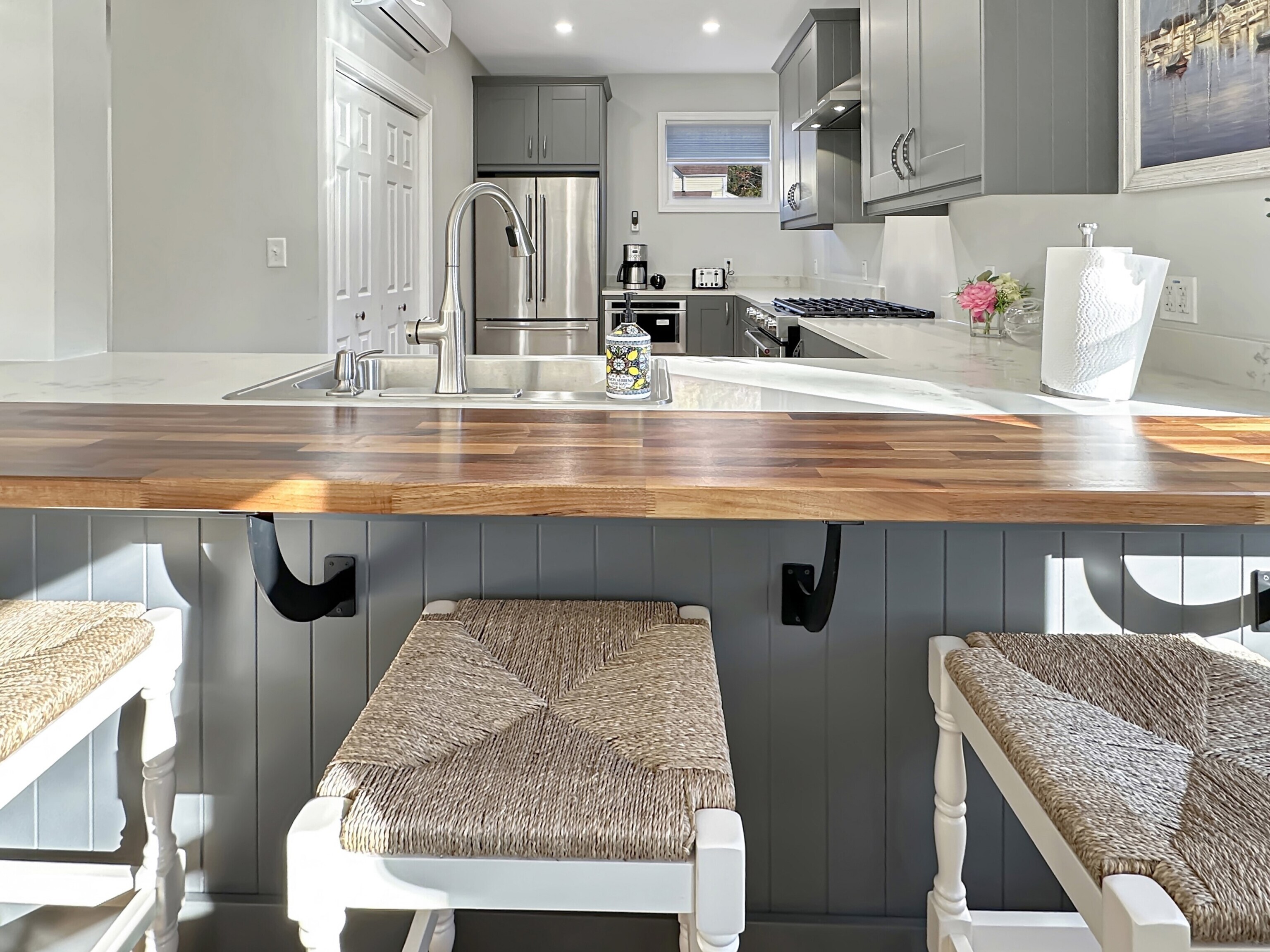 276 Niantic River Road Waterford, CT 06385 - Photo 17 of 40 a kitchen with kitchen island granite countertop a table and chairs