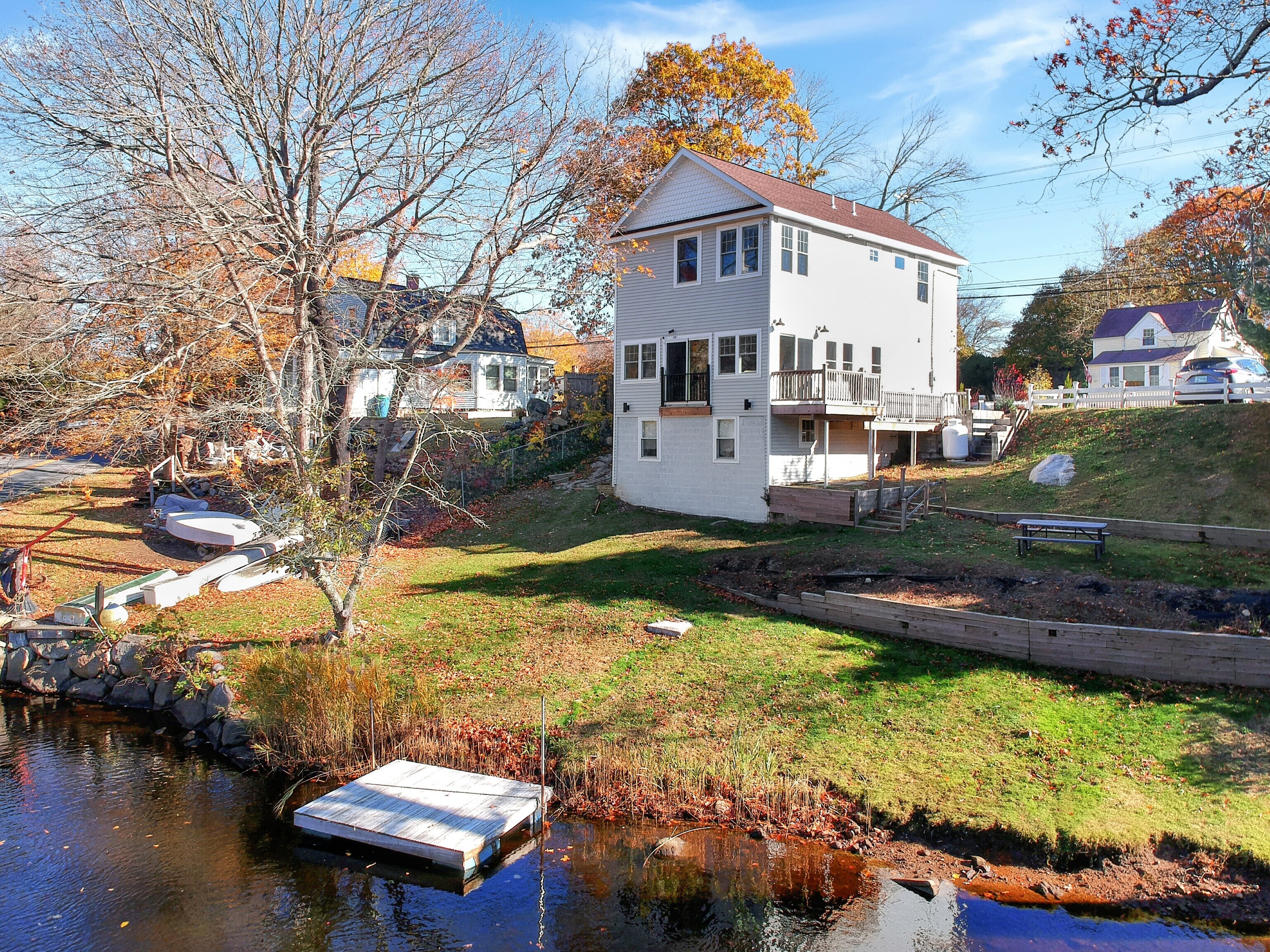 276 Niantic River Road Waterford, CT 06385 - Photo 7 of 39