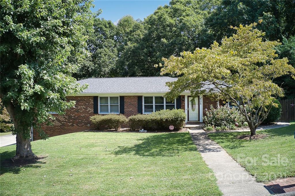 804 Hillside Street Southwest Valdese, NC 28690 - Photo 3 of 25 a front view of a house with a yard