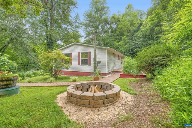 a view of a house with a backyard