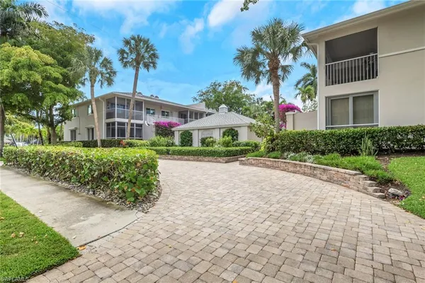 $1,295,000 | 638 7th Avenue South, Unit B638, Naples, FL 34102