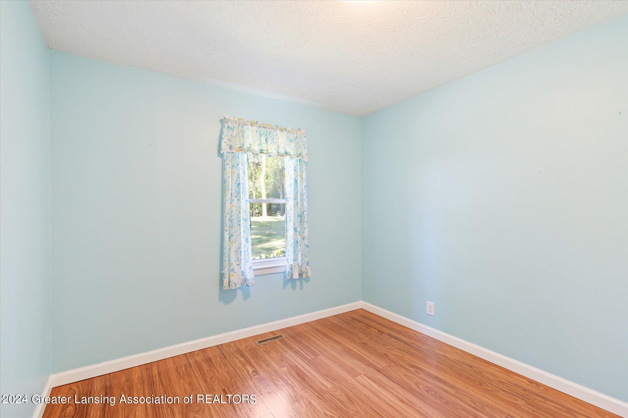 2115 Wabash Road Lansing, MI 48910 - Photo 15 of 31 26-2115-Wabash-Rd-Lansing-MI-48910-Windo