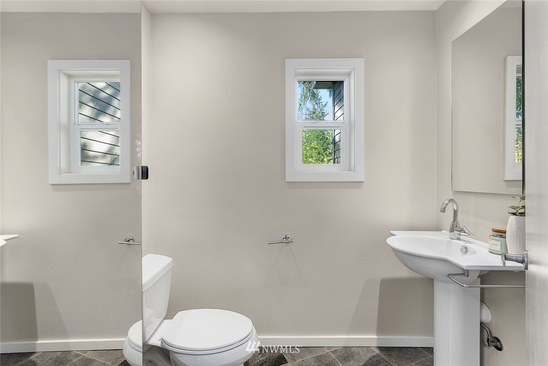 3907 Southwest Webster Street Seattle, WA 98136 - Photo 14 of 29 Gallery Image 14
