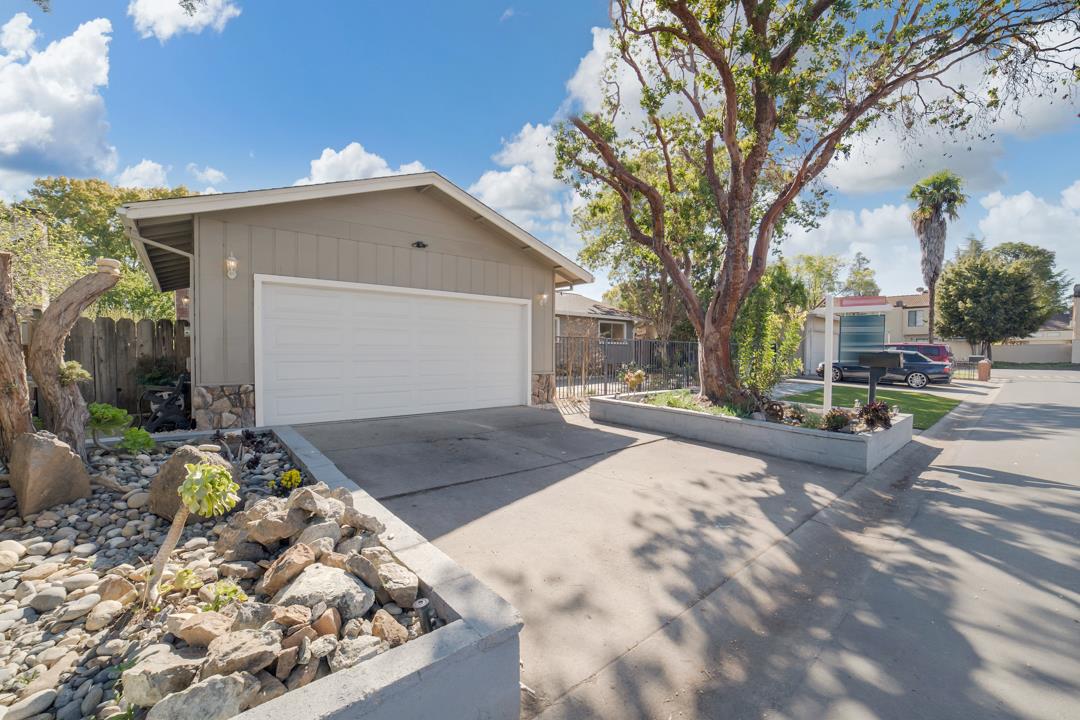835 Fillippelli Drive Gilroy, CA 95020 - Photo 3 of 45 a front view of a house with a yard