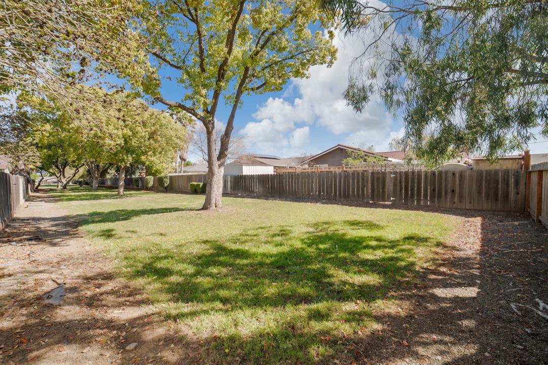 835 Fillippelli Drive Gilroy, CA 95020 - Photo 40 of 45 a view of a garden with wooden fence