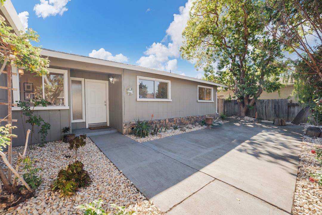 835 Fillippelli Drive Gilroy, CA 95020 - Photo 5 of 45 a front view of house with yard