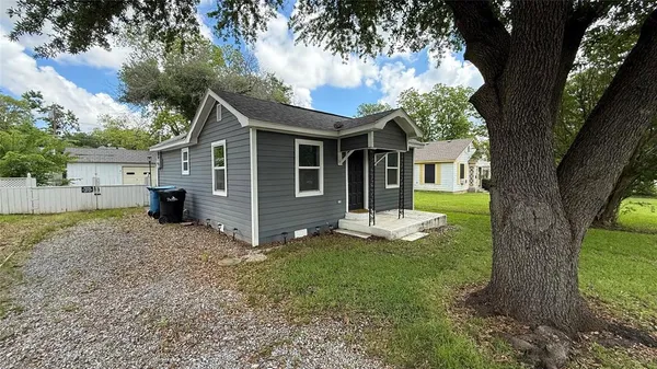 $1,299 | 519 East Gandy Street, Denison, TX 75021