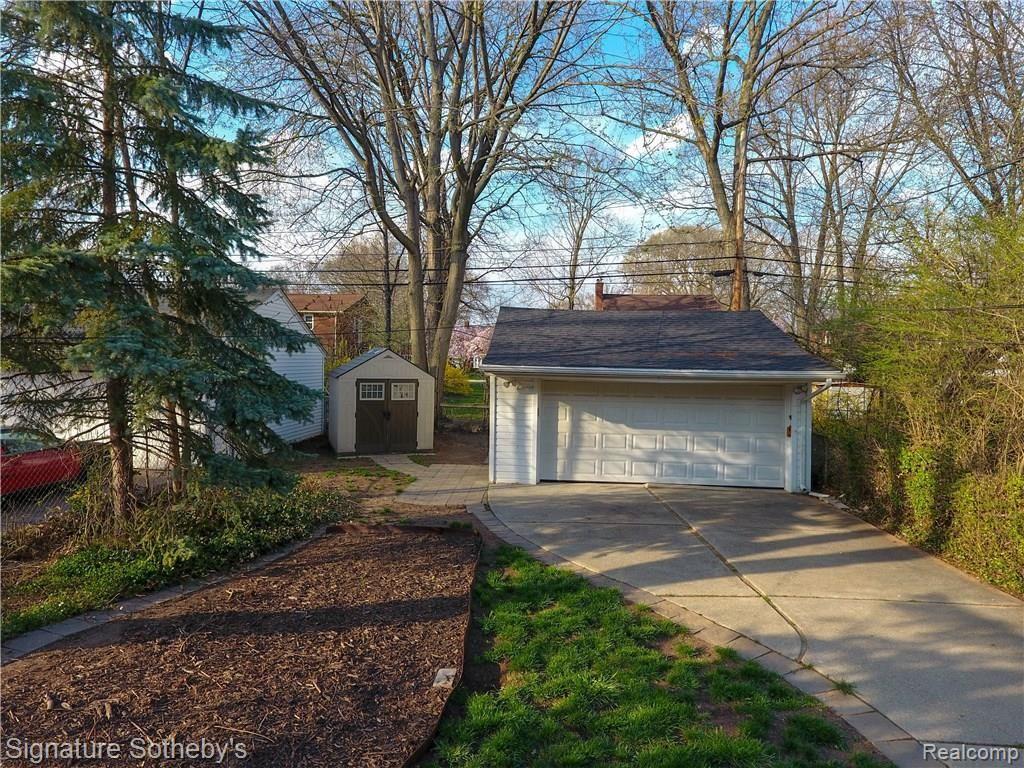 1932 Severn Road Grosse Pointe Woods, MI 48236 - Photo 22 of 24