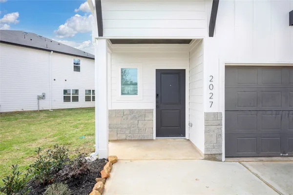 $1,875 | 2007 Longmire Villas Court, Conroe, TX 77304
