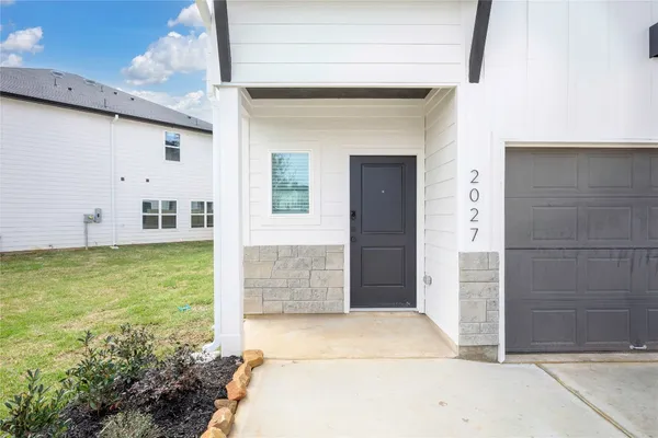 $1,875 | 2007 Longmire Villas Court, Conroe, TX 77304