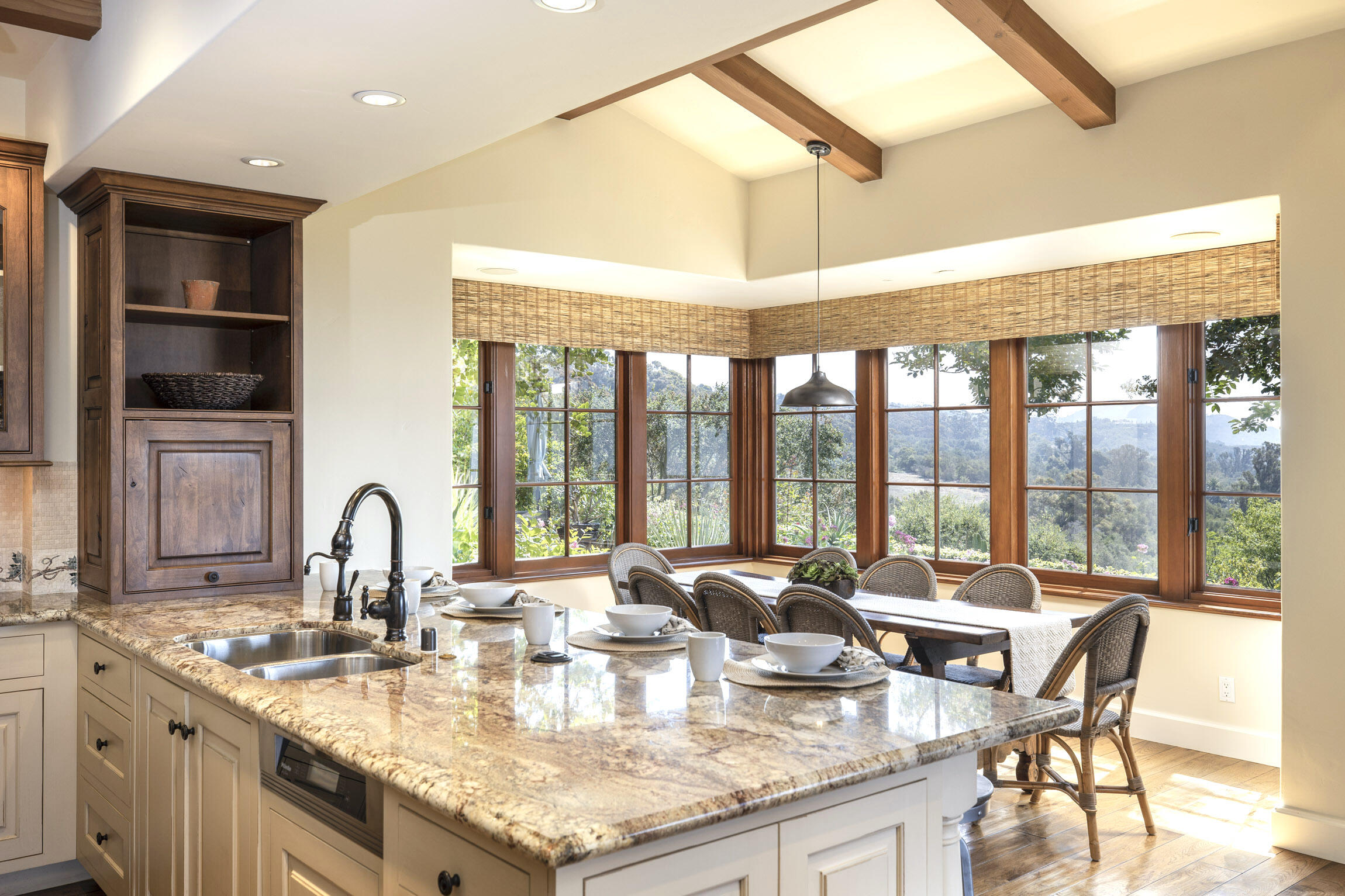 2285 Bella Vista Drive Montecito, CA 93108 - Photo 11 of 34 Breakfast Bar & Room