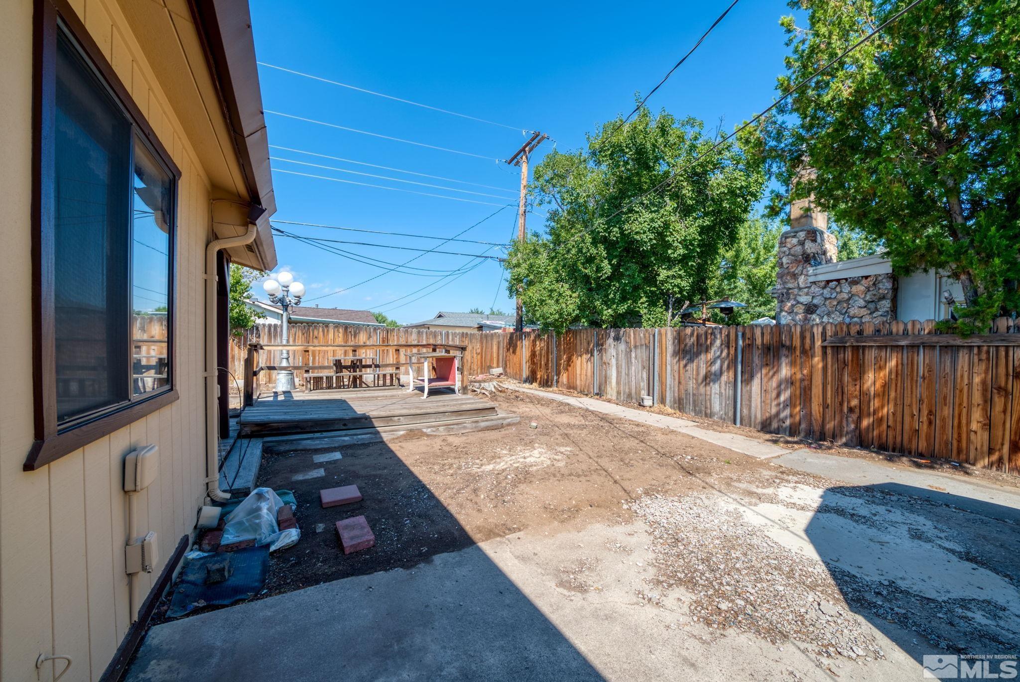 1535 Harvard Way Reno, NV 89502 - Photo 21 of 26 a view of a backyard of the house