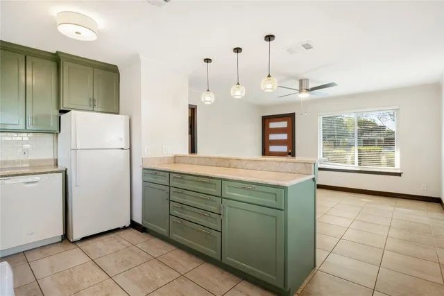 $2,200 | 904 Plateau Circle, Unit A, Austin, TX 78745