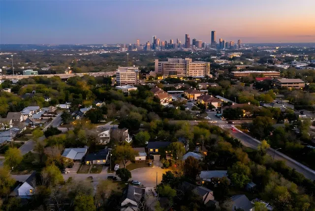 $2,200 | 904 Plateau Circle, Unit A, Austin, TX 78745