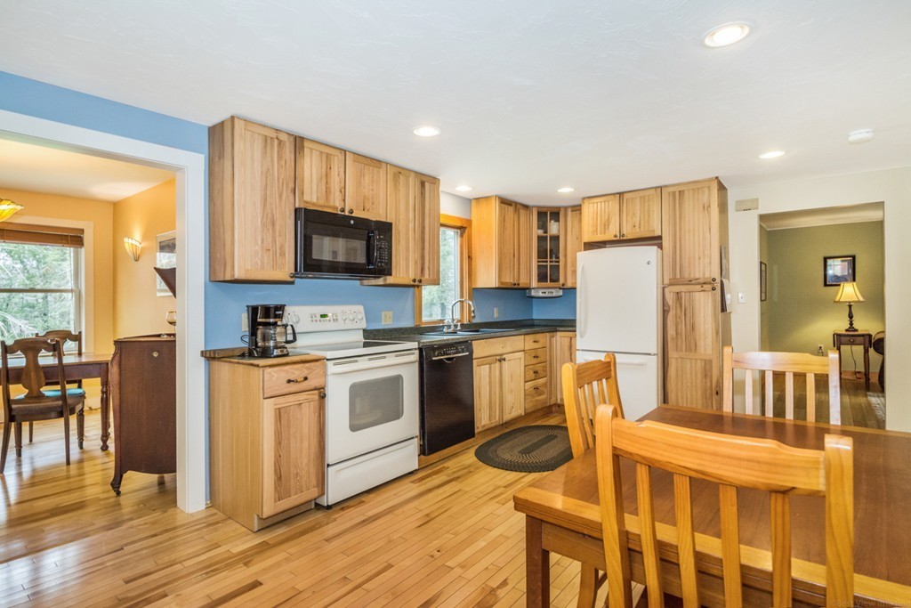 56 Breakneck Road Sturbridge, MA 01566 - Photo 10 of 30