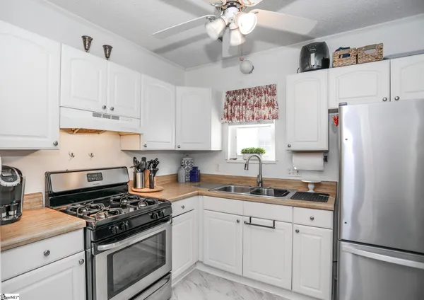 $1,950 | 107 Brookdale Avenue, Greenville, SC 29607