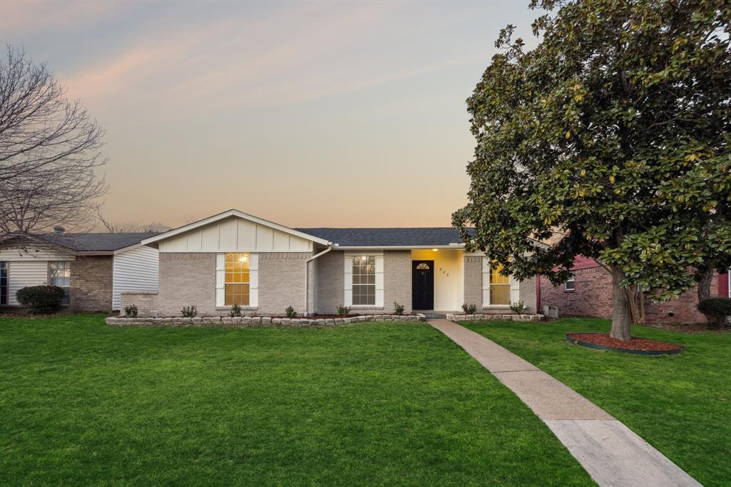 923 Roaming Rd Drive Allen, TX 75002 - Photo 2 of 25