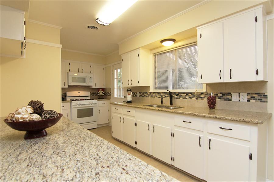 8526 Friendship Road Houston, TX 77080 - Photo 7 of 17