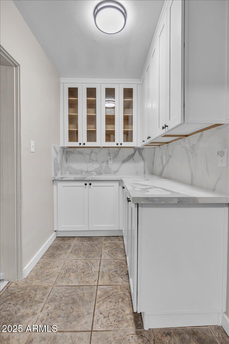 4632 North 14th Street Phoenix, AZ 85014 - Photo 11 of 46 a kitchen with granite countertop a sink and a stove