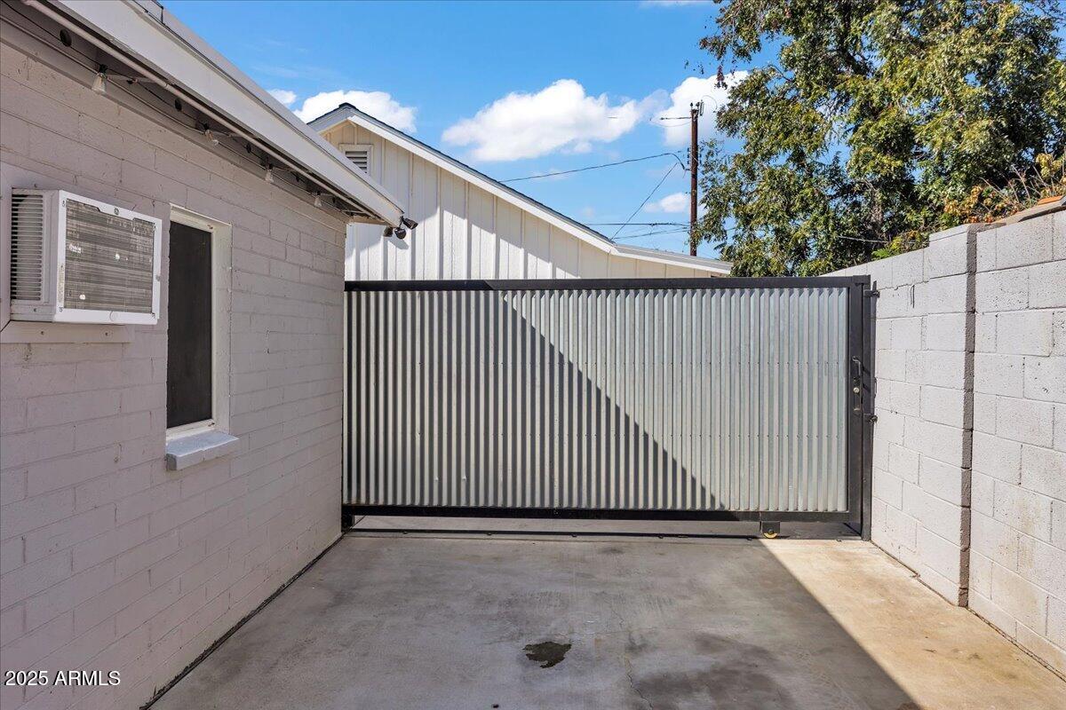 4632 North 14th Street Phoenix, AZ 85014 - Photo 24 of 46 a view of a garage with a pot