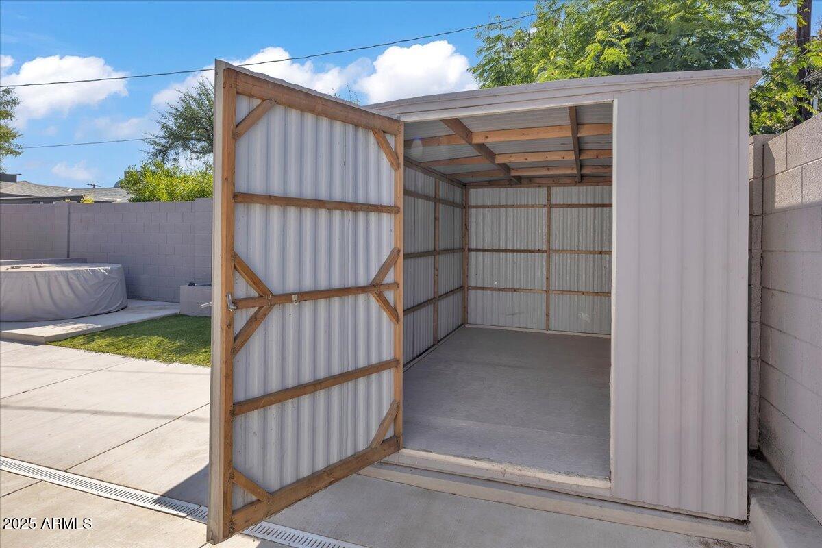 4632 North 14th Street Phoenix, AZ 85014 - Photo 31 of 46 a view of a backyard