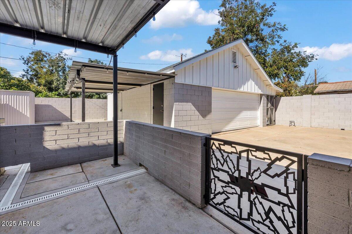 4632 North 14th Street Phoenix, AZ 85014 - Photo 34 of 46 a view of outdoor space and deck