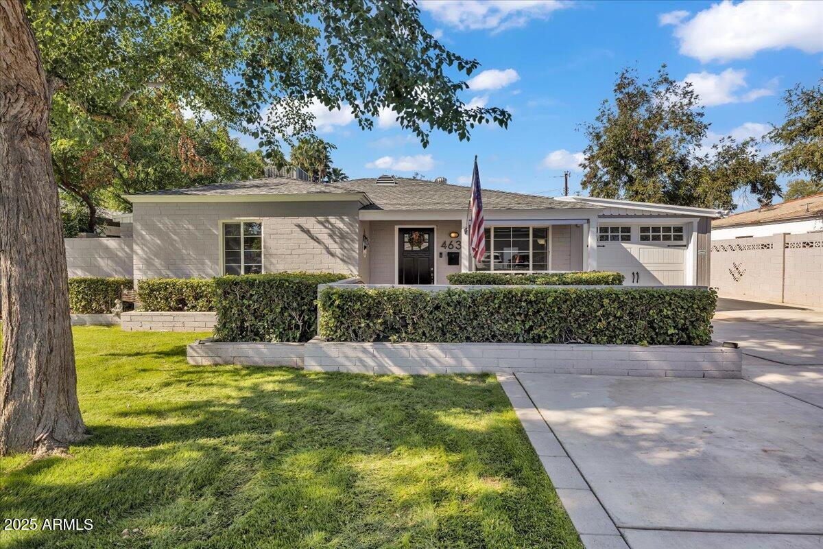 4632 North 14th Street Phoenix, AZ 85014 - Photo 4 of 46 front view of a house with a yard