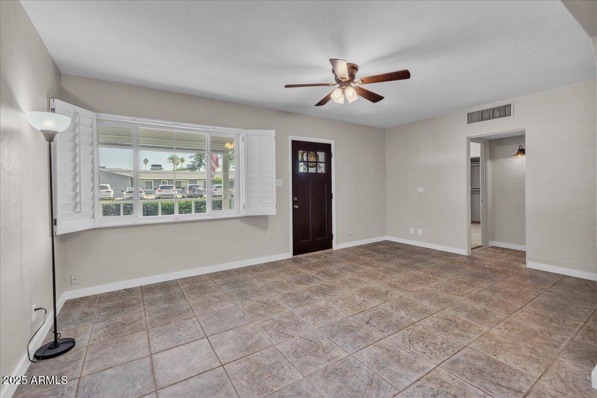 4632 North 14th Street Phoenix, AZ 85014 - Photo 7 of 46 a view of an empty room with a window