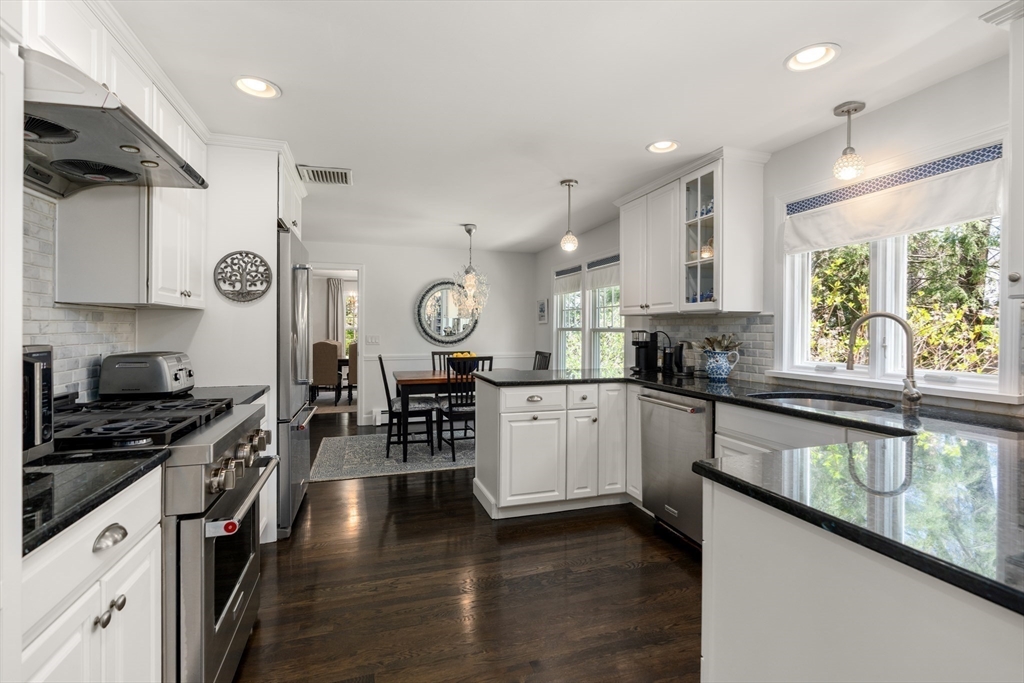 69 Royalston Road Wellesley, MA 02481 - Photo 10 of 31
