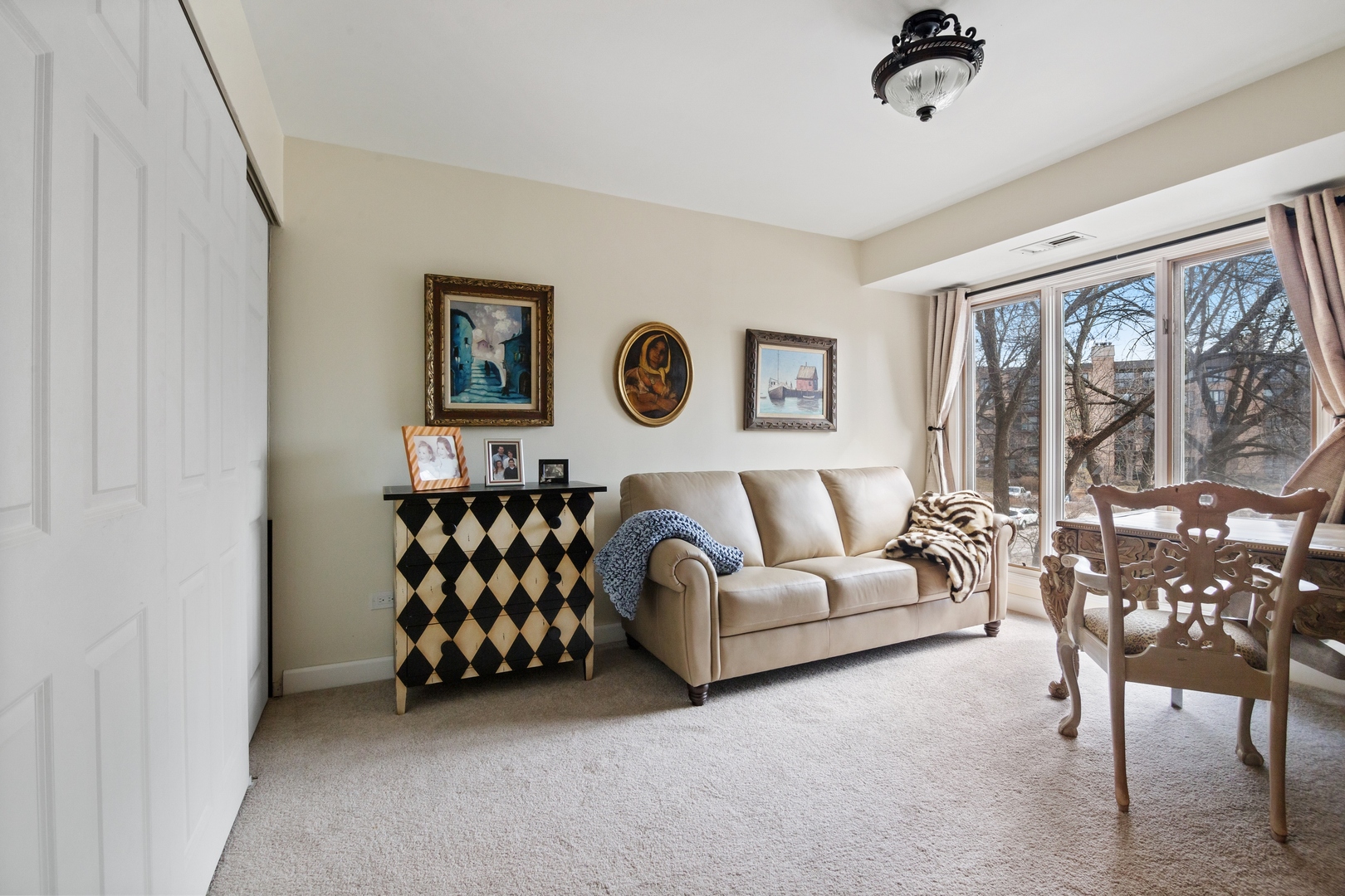 1800 Mission Hills Road, Unit 212 Northbrook, IL 60062 - Photo 15 of 19 a living room with furniture