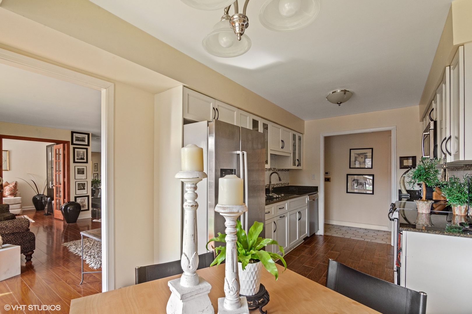 1800 Mission Hills Road, Unit 212 Northbrook, IL 60062 - Photo 6 of 19 a view of a living room