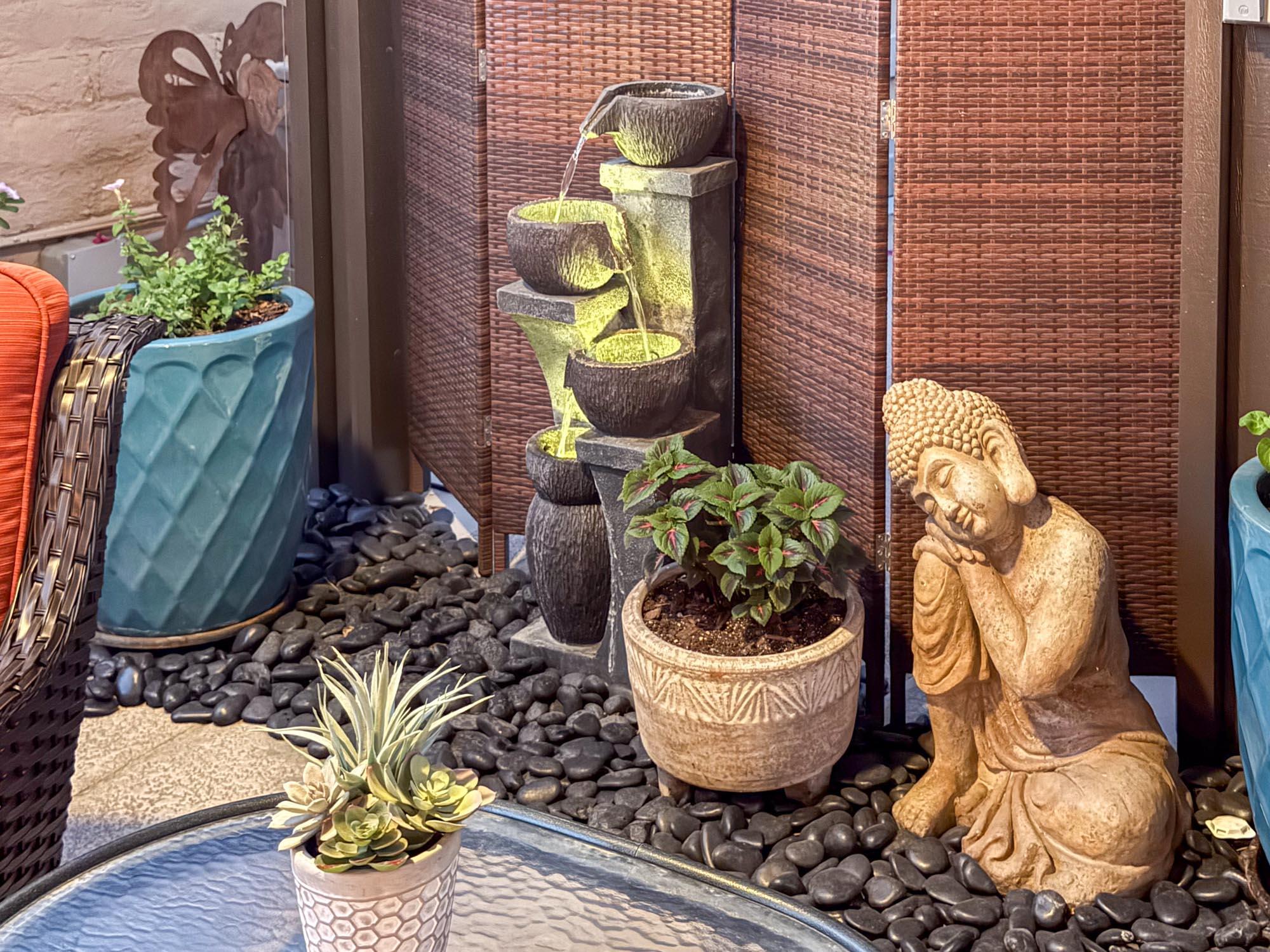 80394 Ave 48, Unit 94 Indio, CA 92201 - Photo 6 of 24 a vase of flowers sitting on a table